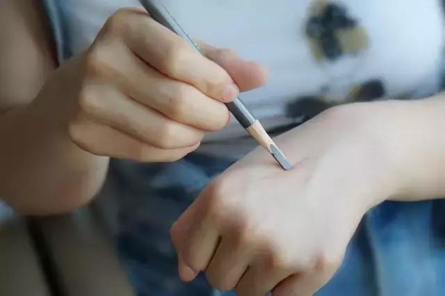 植村秀眉笔明星同款,植村秀和bobbibrown眉笔哪个好用