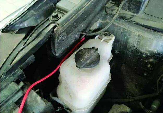 2010年款北京现代途胜尾灯,2012年北京现代车右尾灯