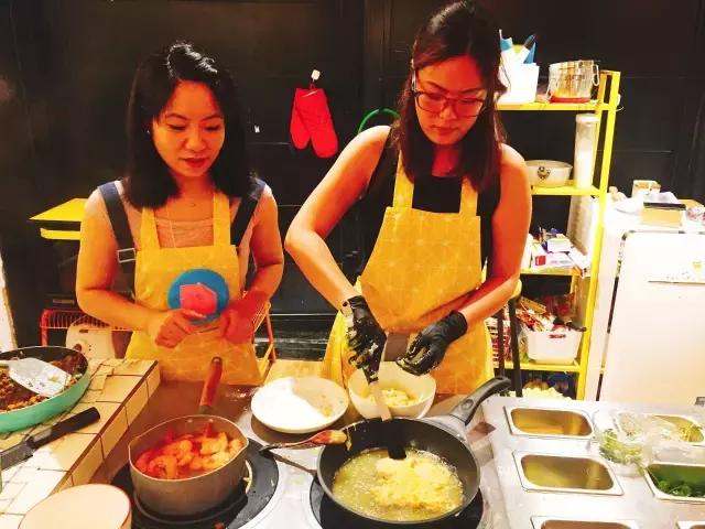 兼职在公司楼下开方便面馆，这可能是文艺青年离开店最近的一次