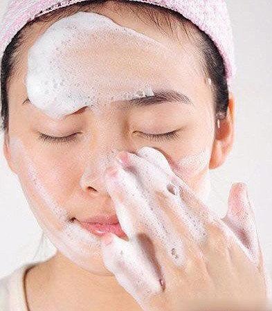 脸上痘痘硬硬的一直不消怎么办,生产后脸上痘痘不消怎么办