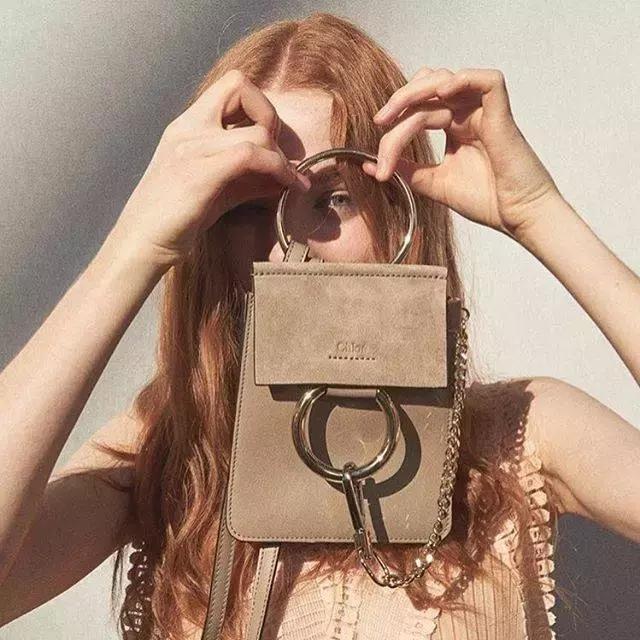 高圆圆背的小众包包,高圆圆同款刺绣包大号还是中号