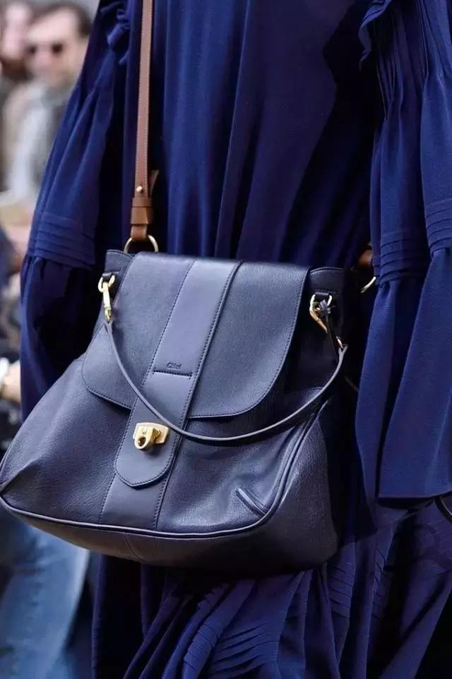 高圆圆背的小众包包,高圆圆同款刺绣包大号还是中号