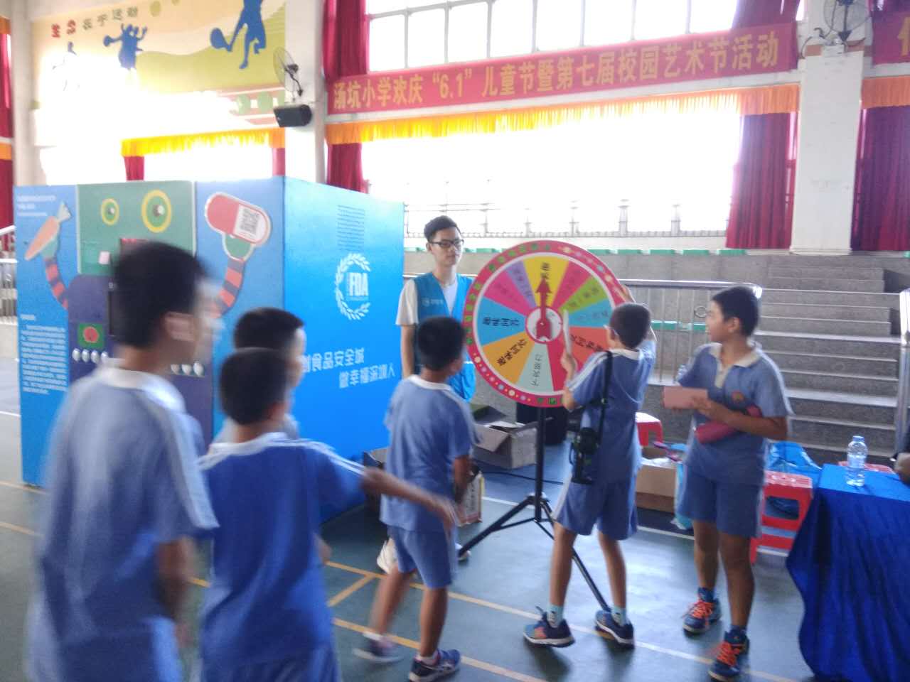 青少年怎样合理营养搭配？食品安全“五进”及食品安全展览活动来到坪山汤坑小学