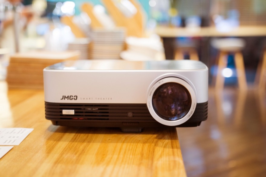 坚果a6投影仪怎么样,投影仪性价比之王千元机