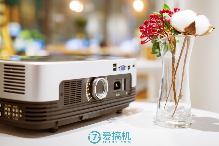 坚果a6投影仪怎么样,投影仪性价比之王千元机