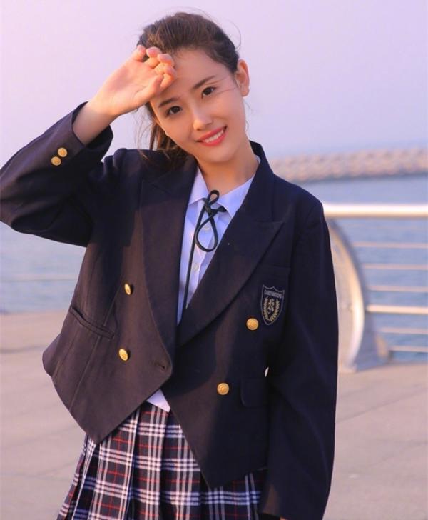 军训女生长得像章泽天,军训女生像章泽天