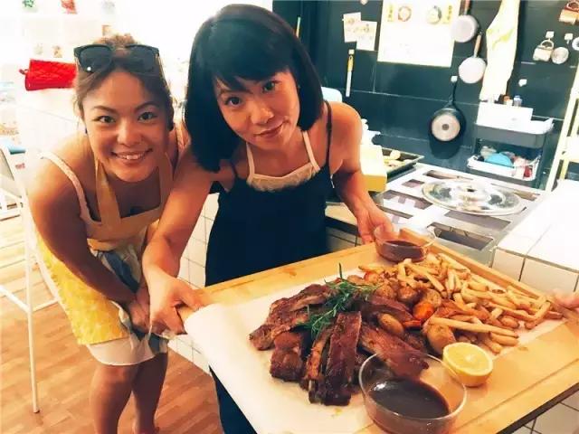 兼职在公司楼下开方便面馆，这可能是文艺青年离开店最近的一次