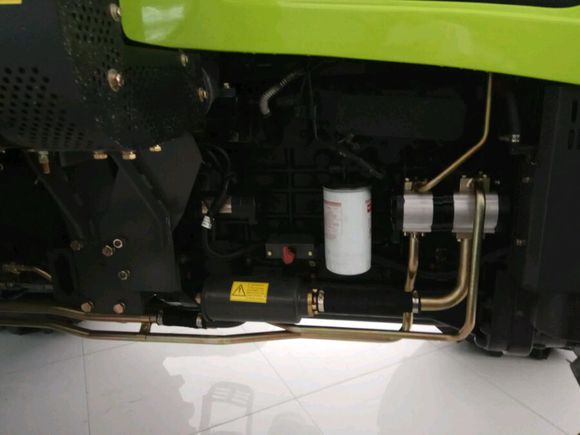 8万左右的1504拖拉机,4万左右的1504拖拉机