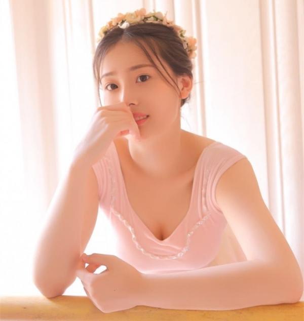 军训女生长得像章泽天,军训女生像章泽天