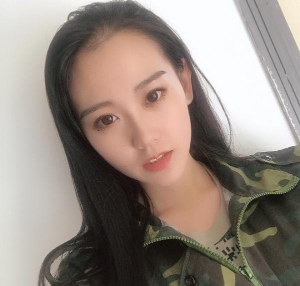 军训女生长得像章泽天,军训女生像章泽天
