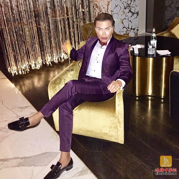 他花200万迪整成“芭比男友”因与护照不符在迪拜机场被拦截……