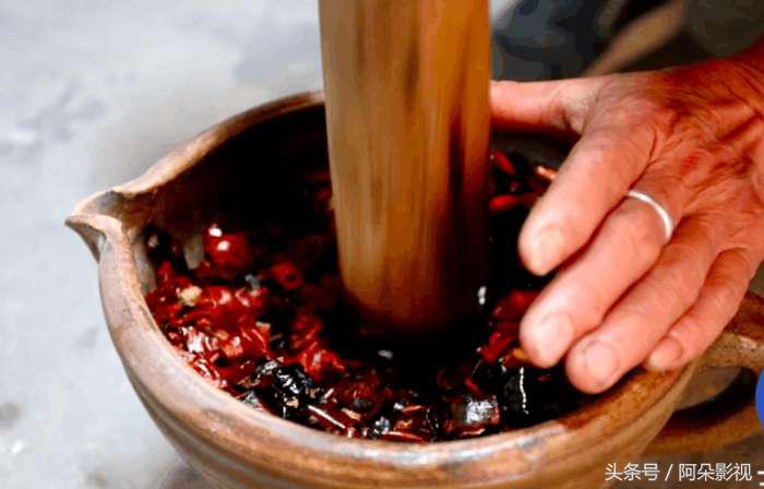 湖南的素炒辣椒的做法,秦巴奶奶炒辣椒