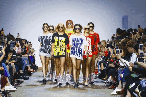 歪果仁都在笑你!不懂千万别穿上身的SloganTee!