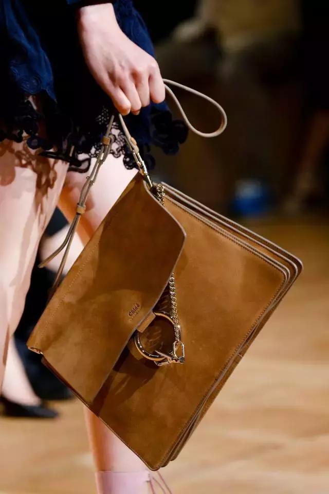 高圆圆背的小众包包,高圆圆同款刺绣包大号还是中号