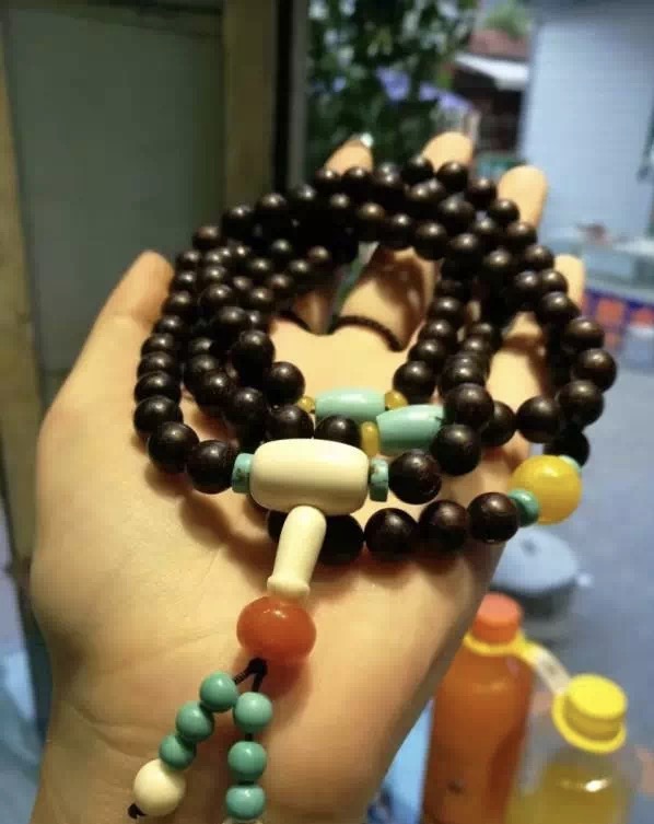 小叶紫檀用手盘了两天有点发乌,盘乌了的小叶紫檀