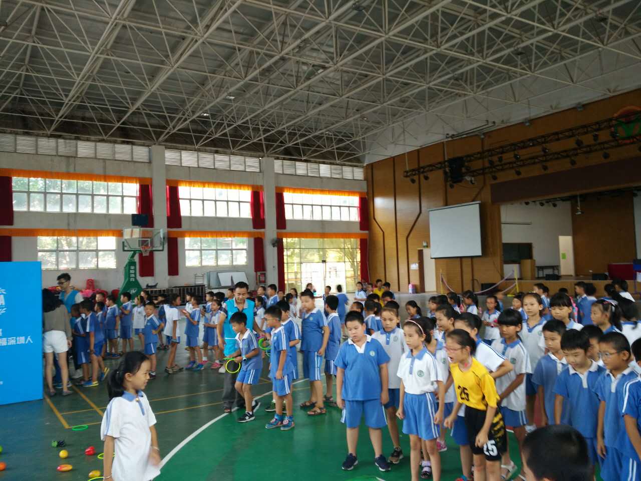 青少年怎样合理营养搭配？食品安全“五进”及食品安全展览活动来到坪山汤坑小学