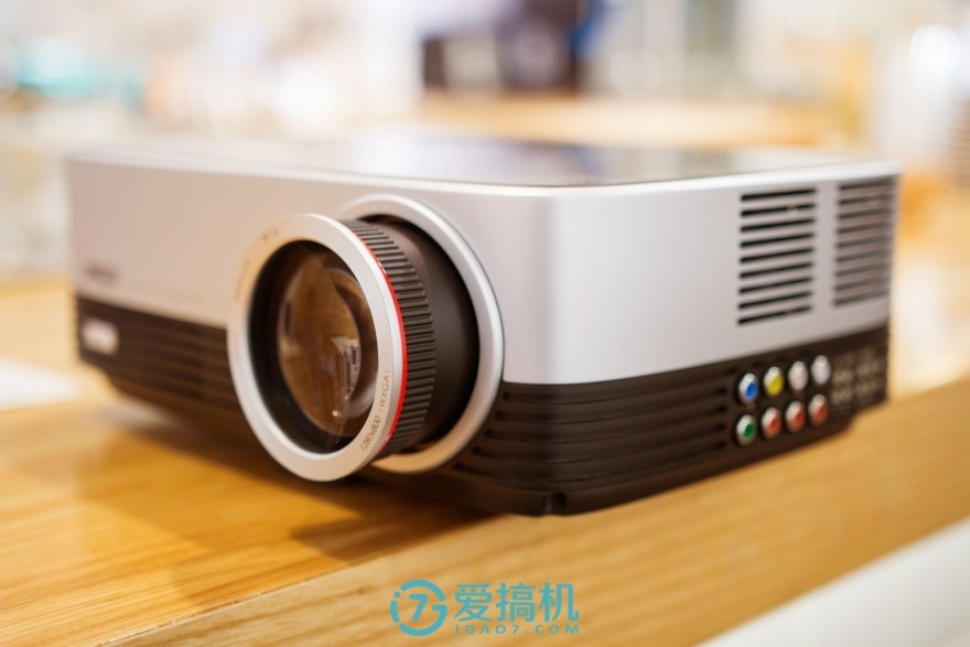坚果a6投影仪怎么样,投影仪性价比之王千元机