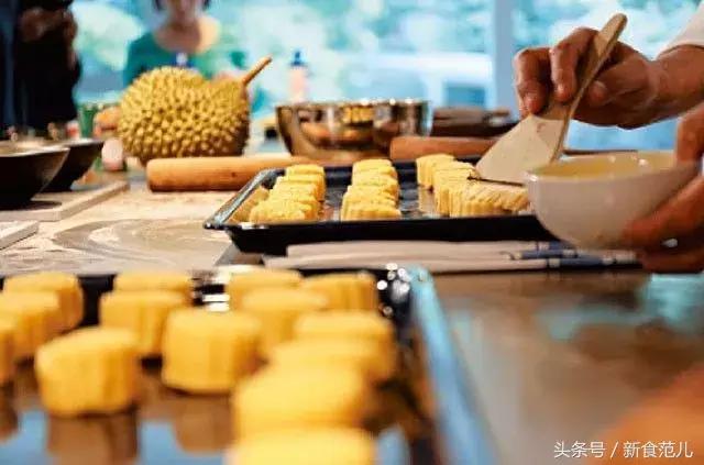 鄙视链顶端的奶黄月饼，香港名厨盲测打几分？