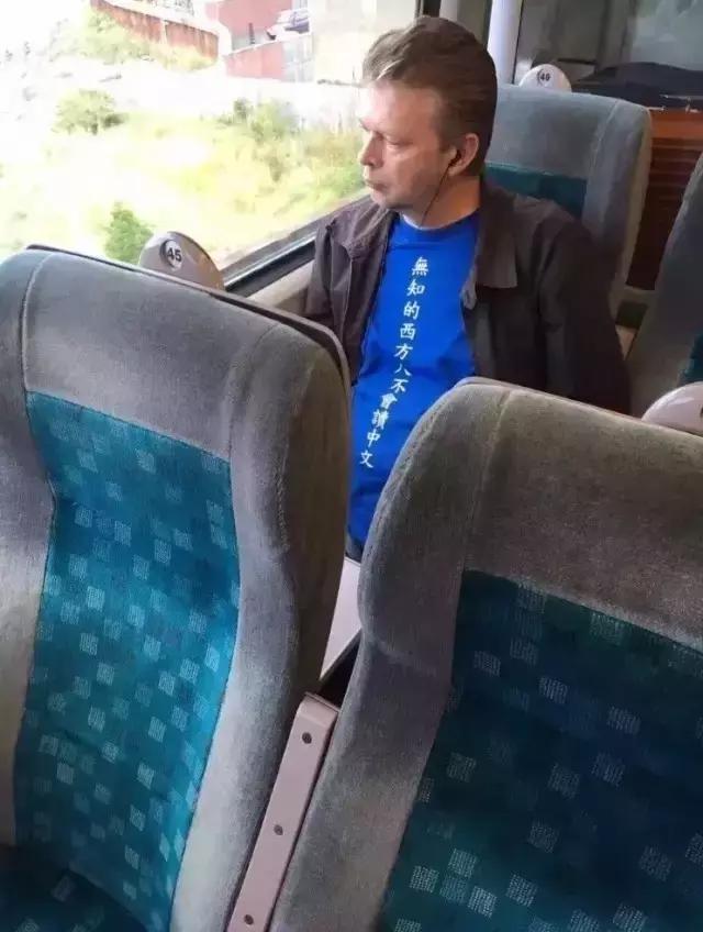 歪果仁都在笑你!不懂千万别穿上身的SloganTee!