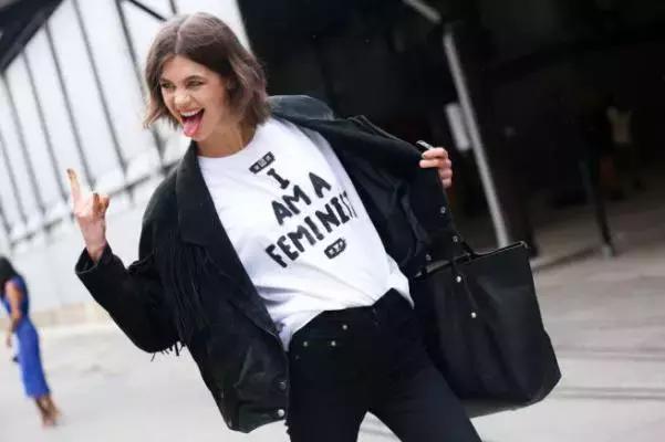 歪果仁都在笑你!不懂千万别穿上身的SloganTee!