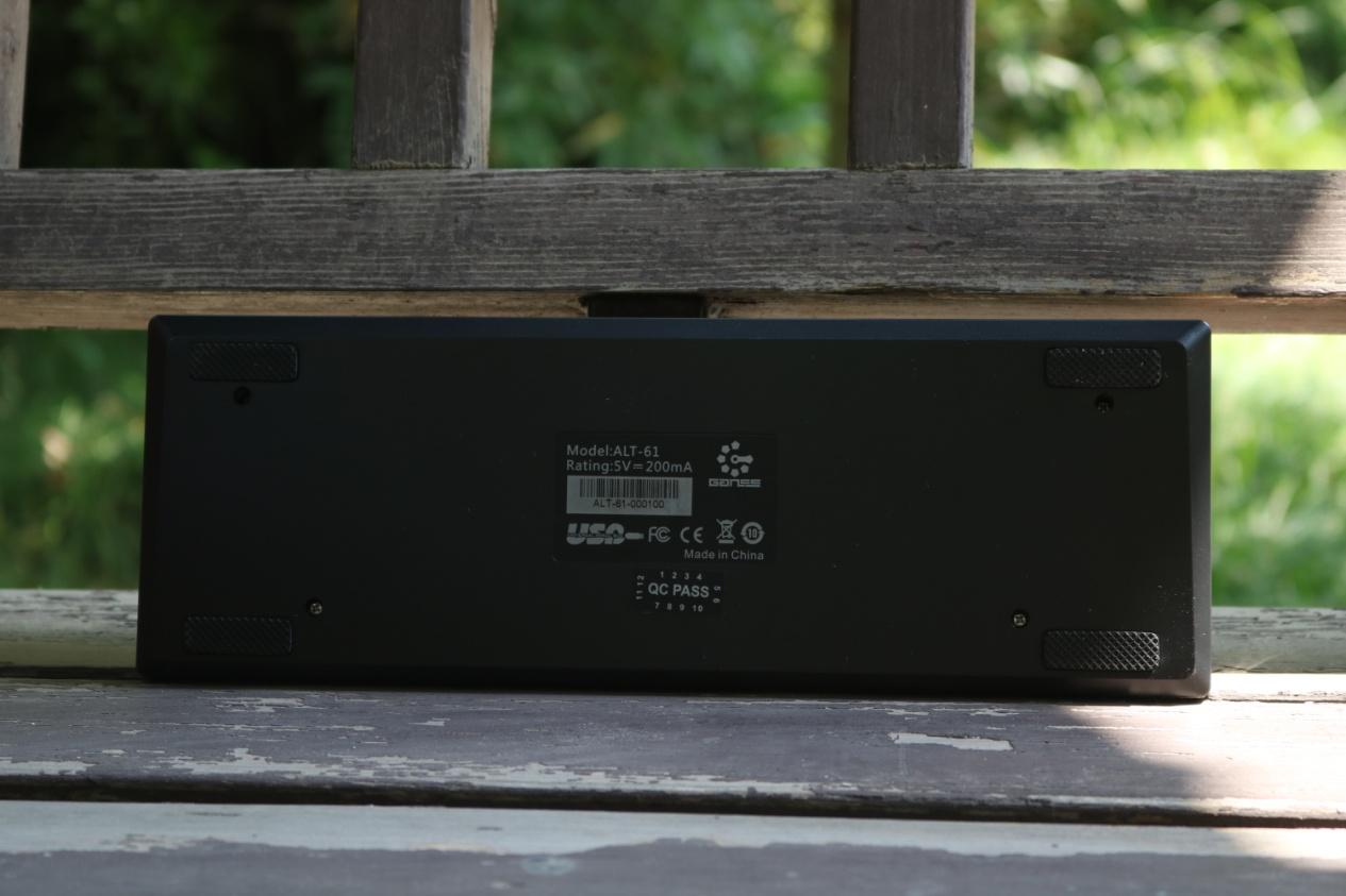 难道是要搅局？德国原厂机械轴仅61键，面积缩小40%不足两百元