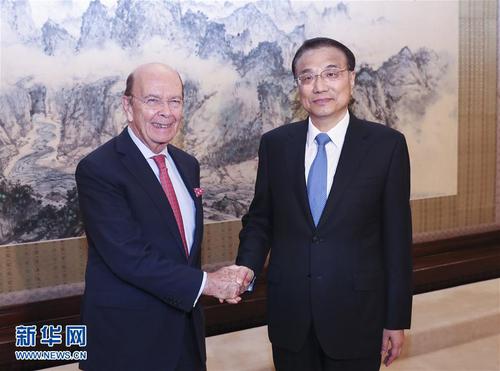 光明早报:贴吧、微博等被罚;节前油价迎两连涨