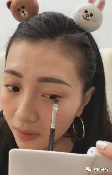 为什么不当演员了来当美妆博主,明明可以当歌手却非要当演员