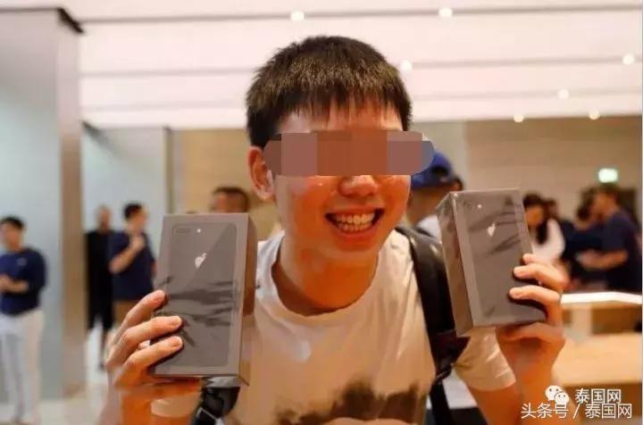 泰男子买了一台iPhone 8,结果被网友骂惨了