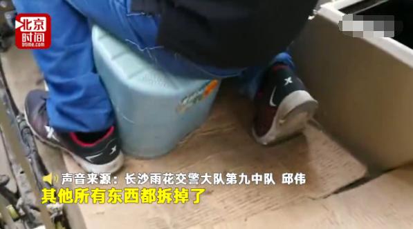 开车去加油违反10条交规扣21分,这司机是多想不开?