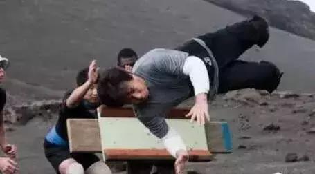 成龙节俭的故事,盘点成龙生活非常节俭