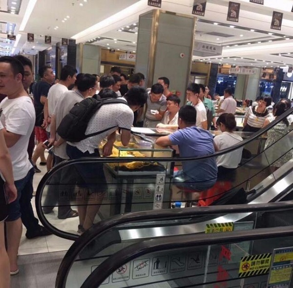 又一个30万的教训，一个小虫珀凭什么吓坏两个大男人？