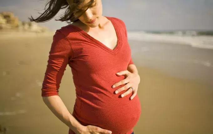 孕妈羊水早破,孕妇早破水怎么处理