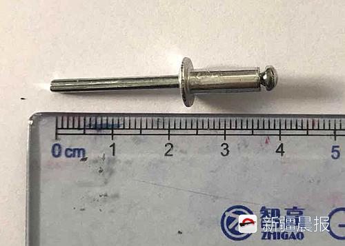乌市一装修工口含铆钉作业张口说话4厘米长钉子滑进气管入肺