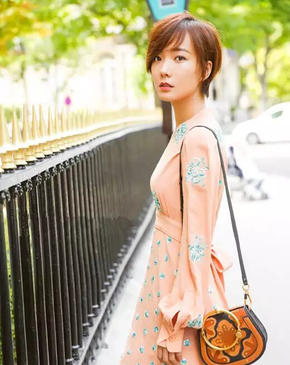 拯救大额头高发际线学王珞丹微风刘海超短发就搞定了