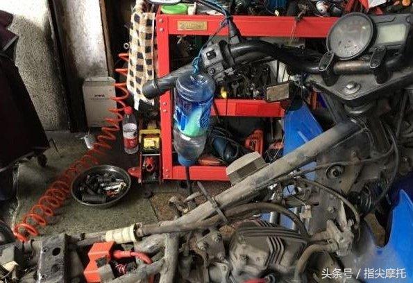 女士摩托车油箱进水怎么处理,电喷摩托车油箱进水了怎么办