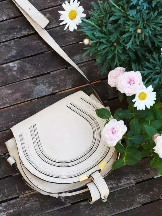 高圆圆背的小众包包,高圆圆同款刺绣包大号还是中号