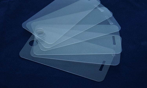 如何给手机贴膜而不产生气泡,手机贴膜要不要把原装膜撕掉