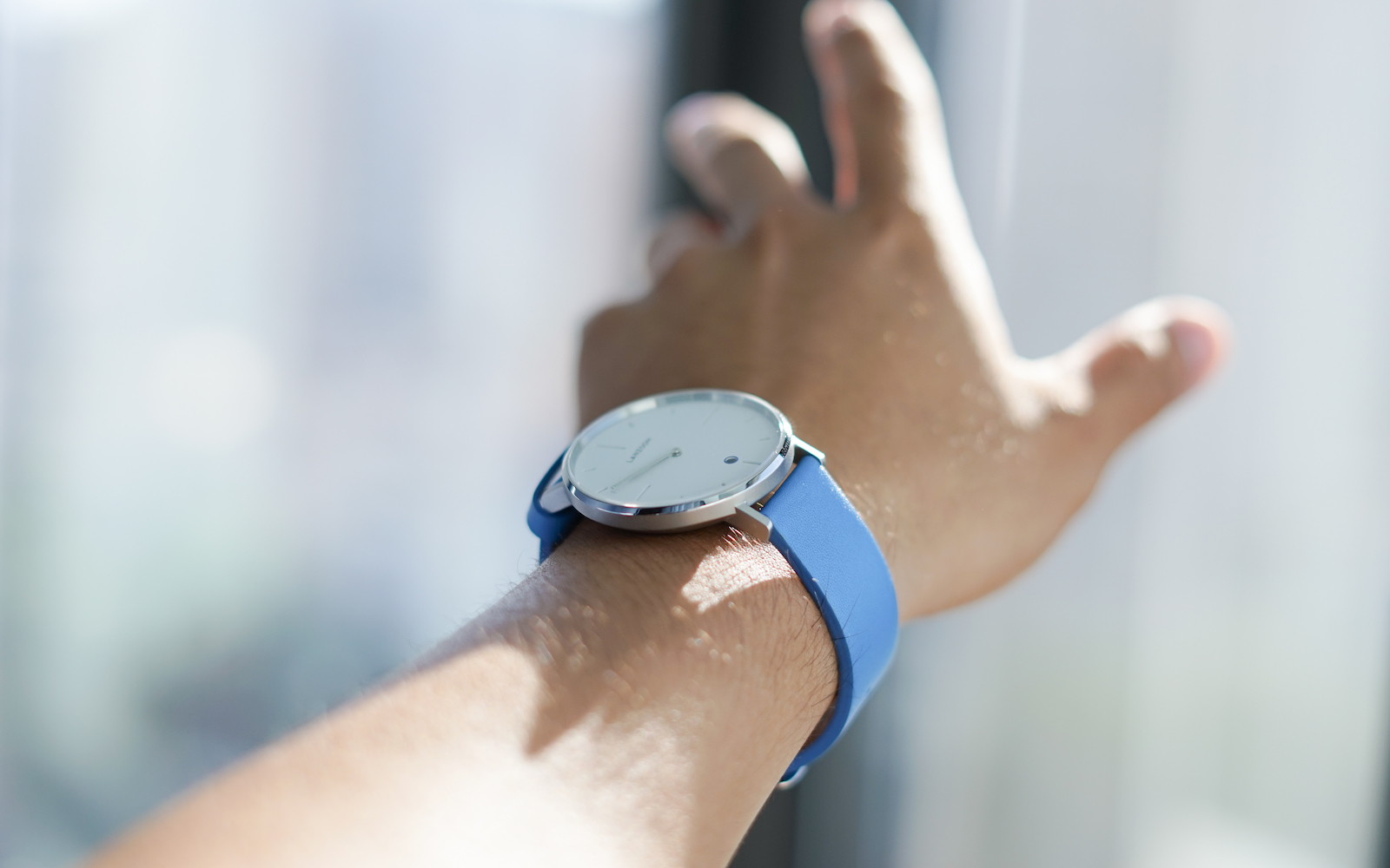 苹果手表更好还是太空人手表更好,苹果智能表值得买吗