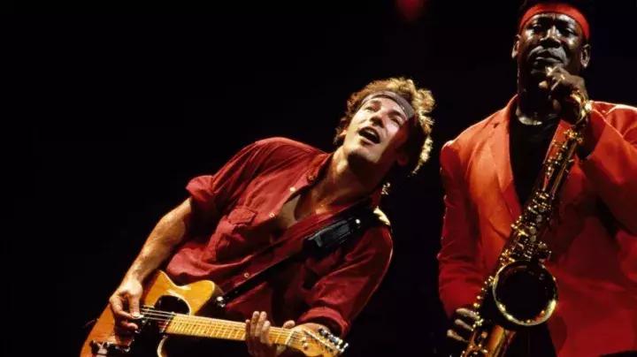 两位嘻哈制作人和苹果做了一笔30亿美元的买卖