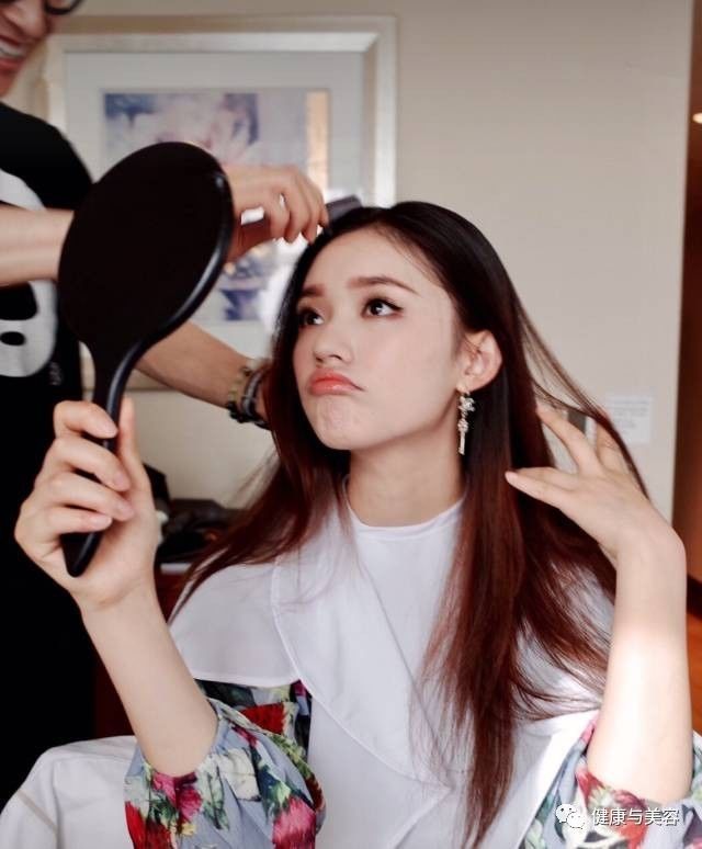 为什么不当演员了来当美妆博主,明明可以当歌手却非要当演员