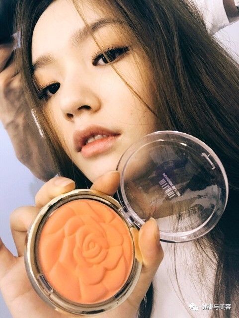 为什么不当演员了来当美妆博主,明明可以当歌手却非要当演员