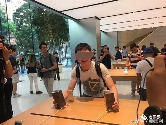 泰男子买了一台iPhone 8,结果被网友骂惨了