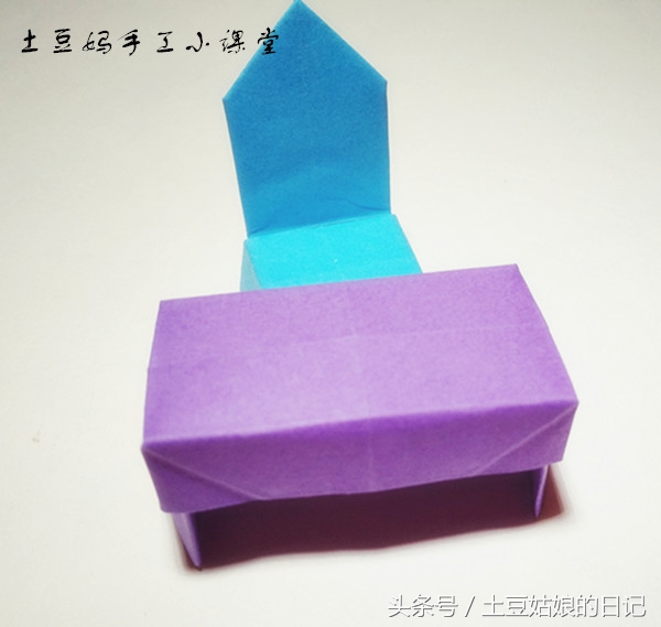 032桌子和椅子的折纸方法，这下娃娃们可有地方开茶话会了哦
