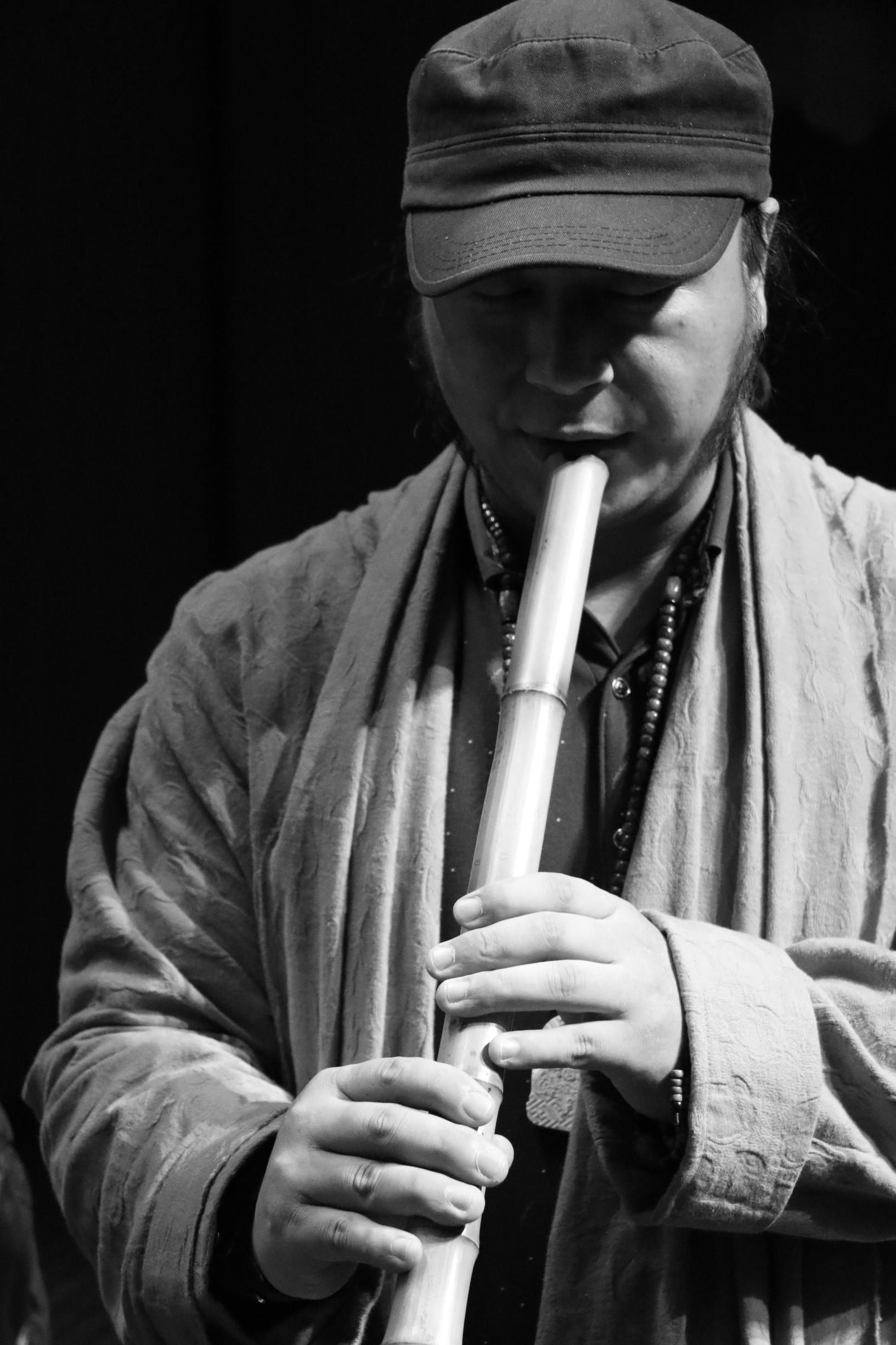 「友」卫星：笛箫、尺八和酒