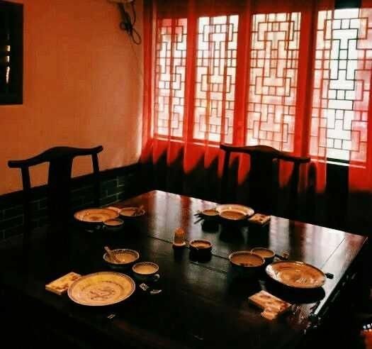 小姐！杭州好，杭州住多了对皮肤好！