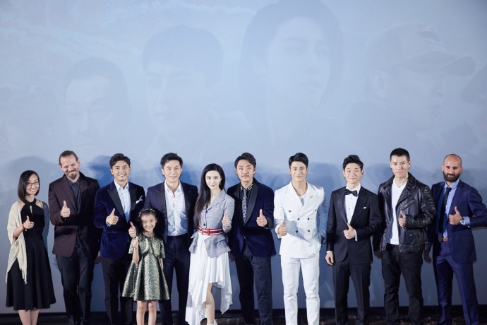 19岁出道，抱得美人归，转型当导演新作媲美《战狼2》成人生赢家