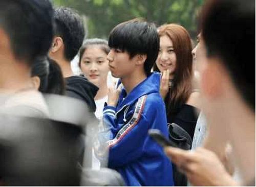 军训检验颜值：娜扎素颜令人惊艳王俊凯晒黑帅气不减