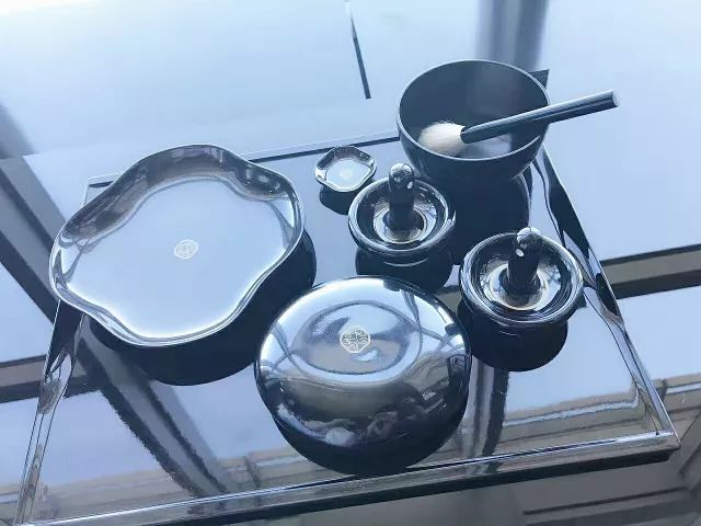 女人要对自己好一点好好护肤,女人就要好好保养