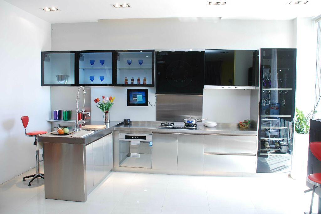 橱柜选模压板、饰面板还是不锈钢好？聪明人都选这种，性价比超高