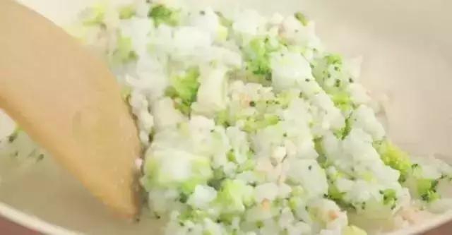 12个月大的宝宝不好好吃饭,12个月宝宝不怎么吃辅食